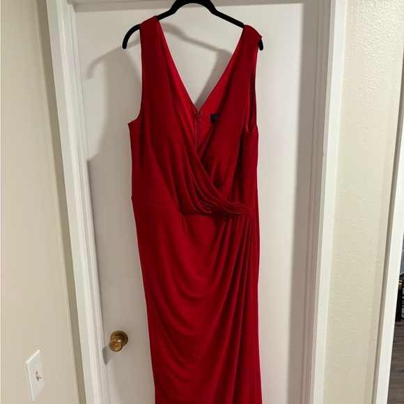 NWT La Femme Curve Deep Red Slit Jersey Gown Plus Size 24W $360 - Picture 1 of 4